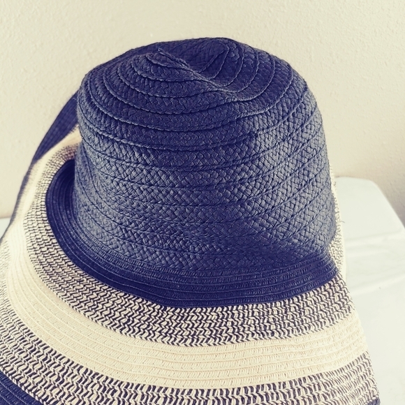 GAP Floppy STRAW SUN HAT BLACK WHITE - Picture 3 of 6